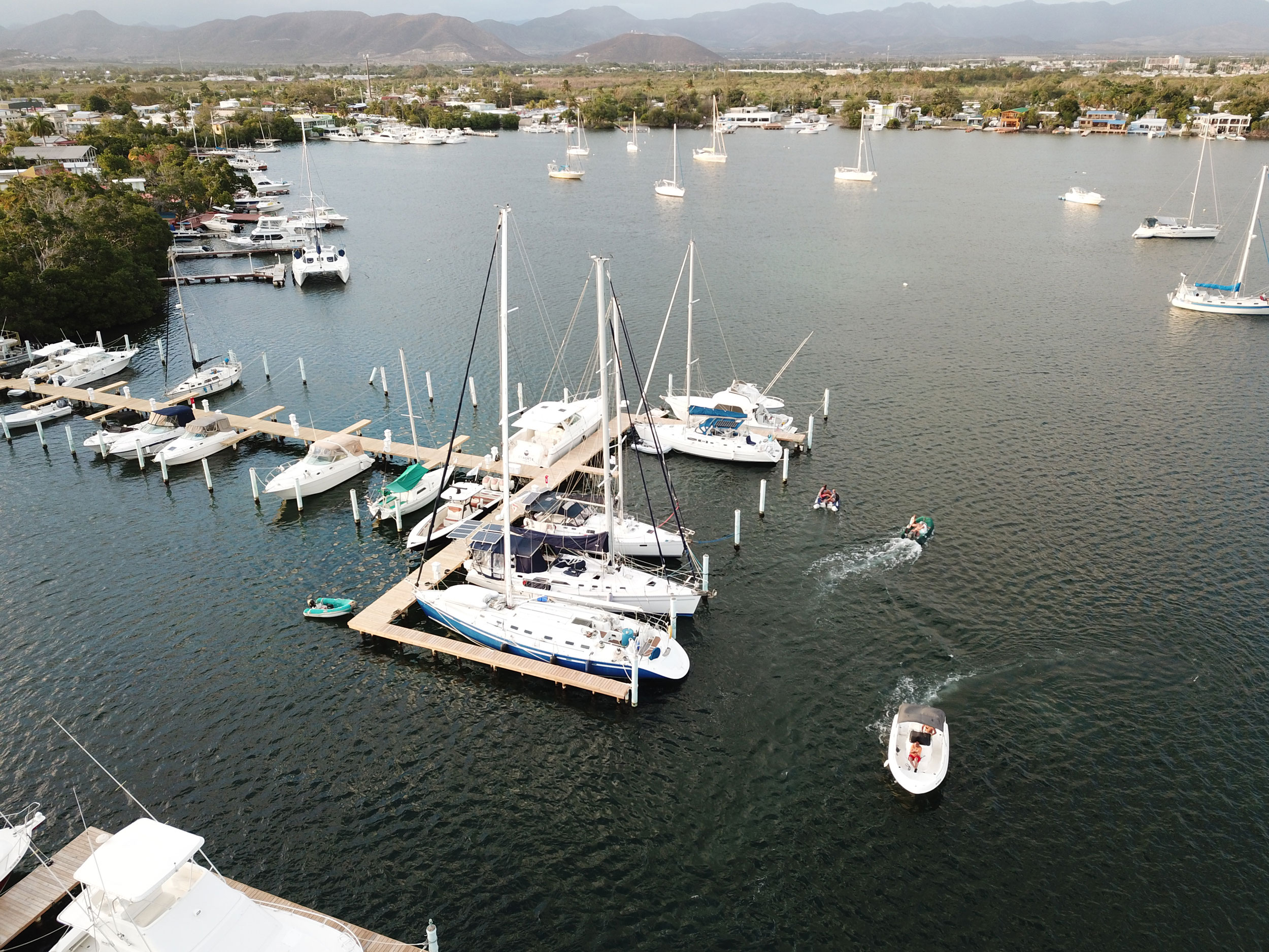 Marina De Salinas – En La Marina Se Pasa Mejor